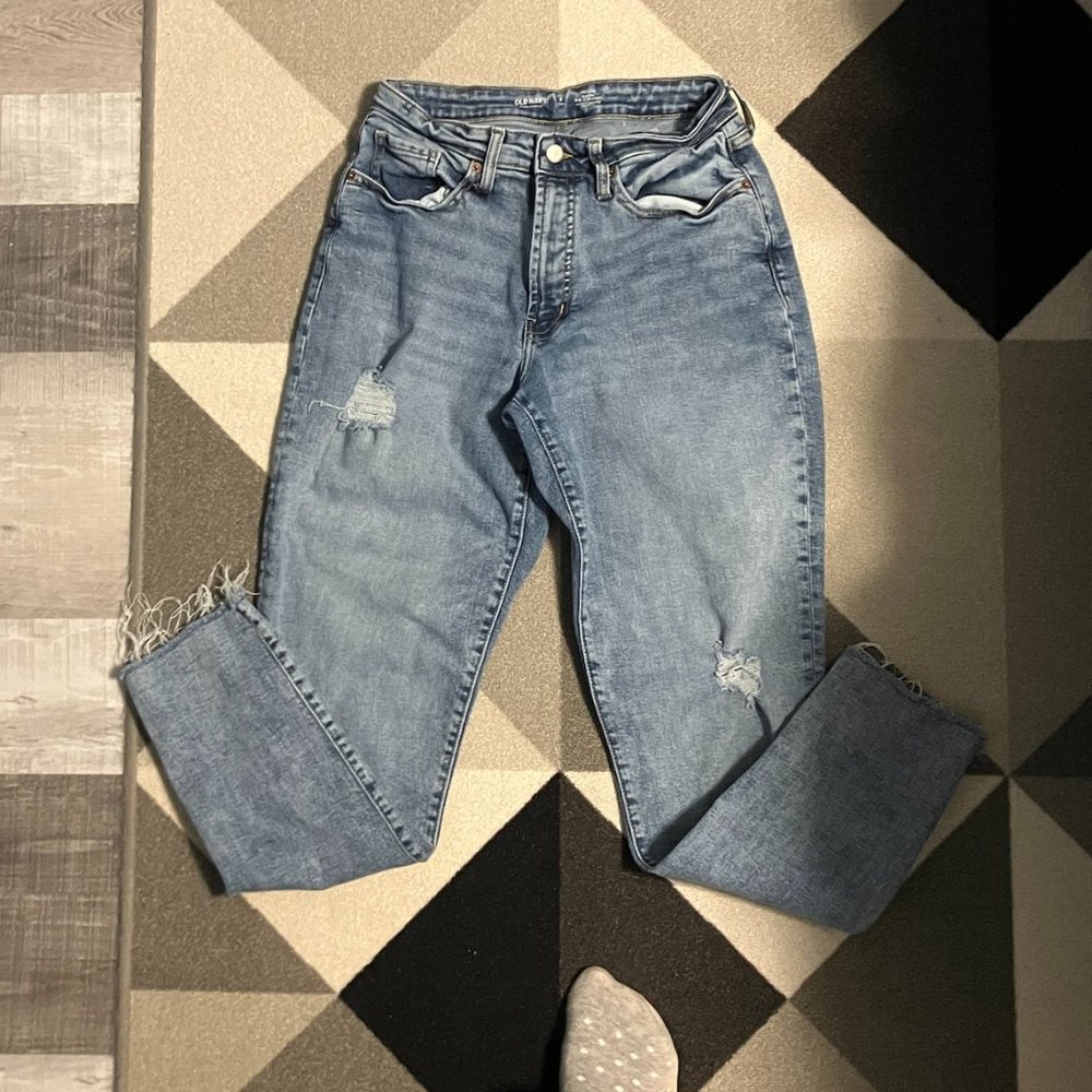 Old Navy Women's Curvy O.G. Straight Jeans with Raw Hem Size 8 Tall.